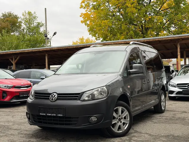 VW Caddy, тъмно сив, 2011 г., снимка от автокъщата