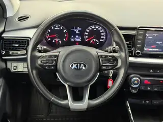 Kia Stonic 2018 г., червен, снимка 9