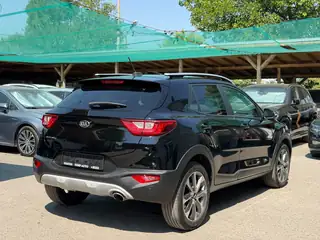 Kia Stonic 2018 г., черен – снимка 3