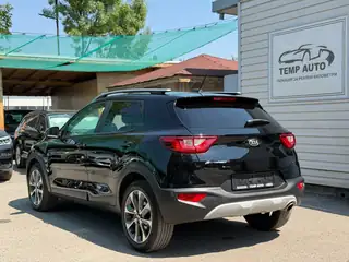 Kia Stonic 2018 г., черен – снимка 4