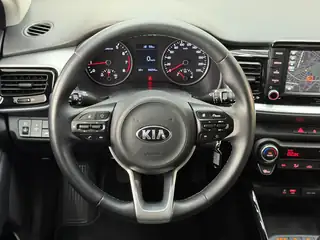 Kia Stonic 2018 г., черен – снимка 9