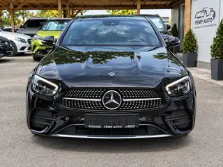 Mercedes-Benz E 220 2022 г., черен, снимка 2