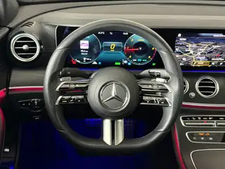 Mercedes-Benz E 220 2022 г., черен, снимка 11