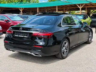 Mercedes-Benz E 220 2022 г., черен, снимка 5