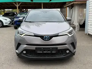 Toyota C-HR 2018 г., сив, снимка 2