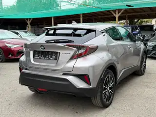 Toyota C-HR 2018 г., сив, снимка 4