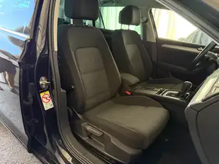 VW Passat 2022 г., черен – снимка 12