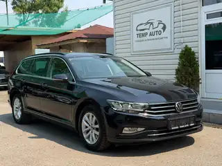VW Passat 2022 г., черен – снимка 3