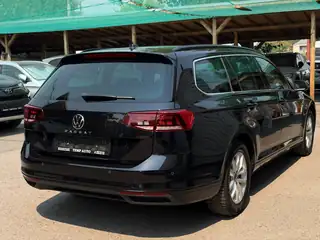 VW Passat 2022 г., черен – снимка 5