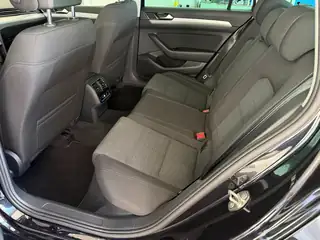 VW Passat 2022 г., черен – снимка 9
