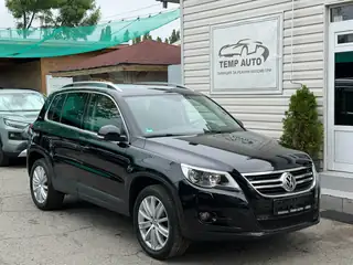 VW Tiguan 2010 г., черен, снимка 2